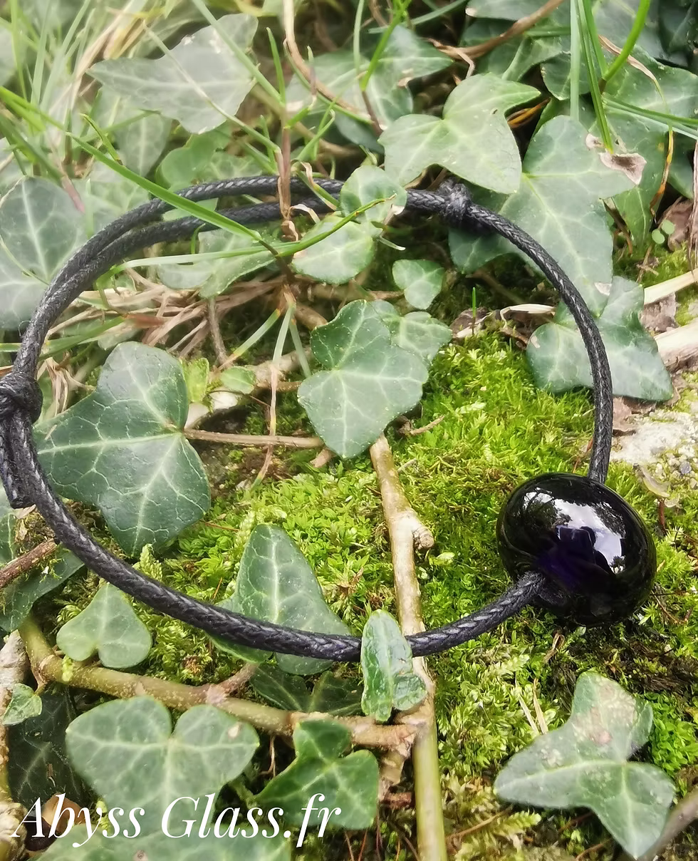 Bracelet avec perle noire en verre de Murano fabriquée à la main