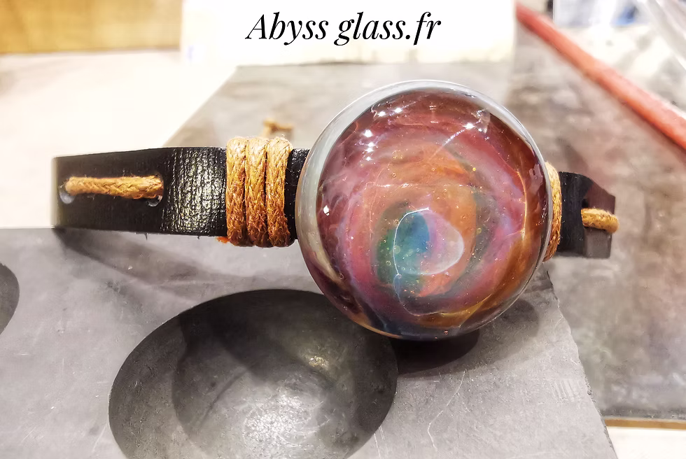 Bracelet cabochon en verre fabriqué à la main "Cosmos"